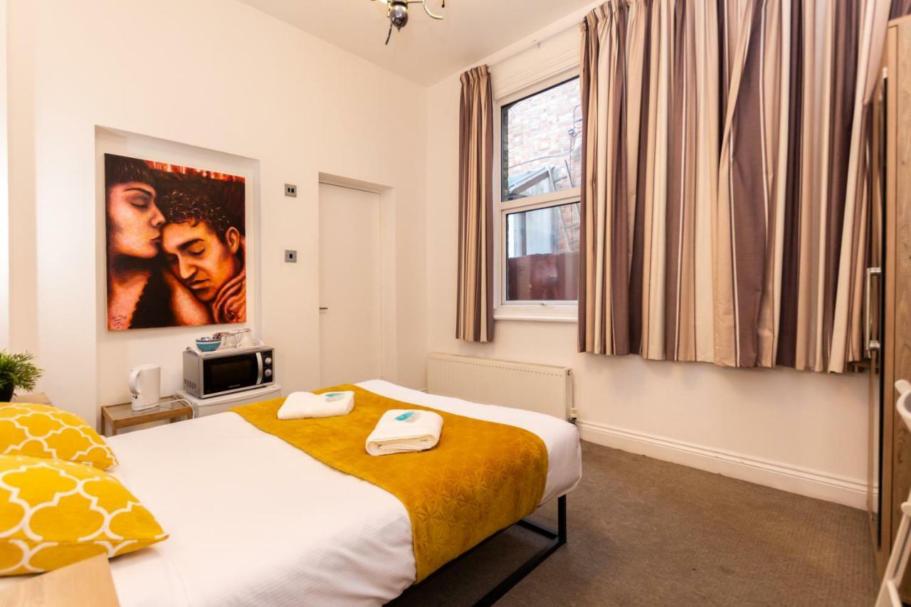 Oyo Tamtam Acton Hotel Londres Exterior foto
