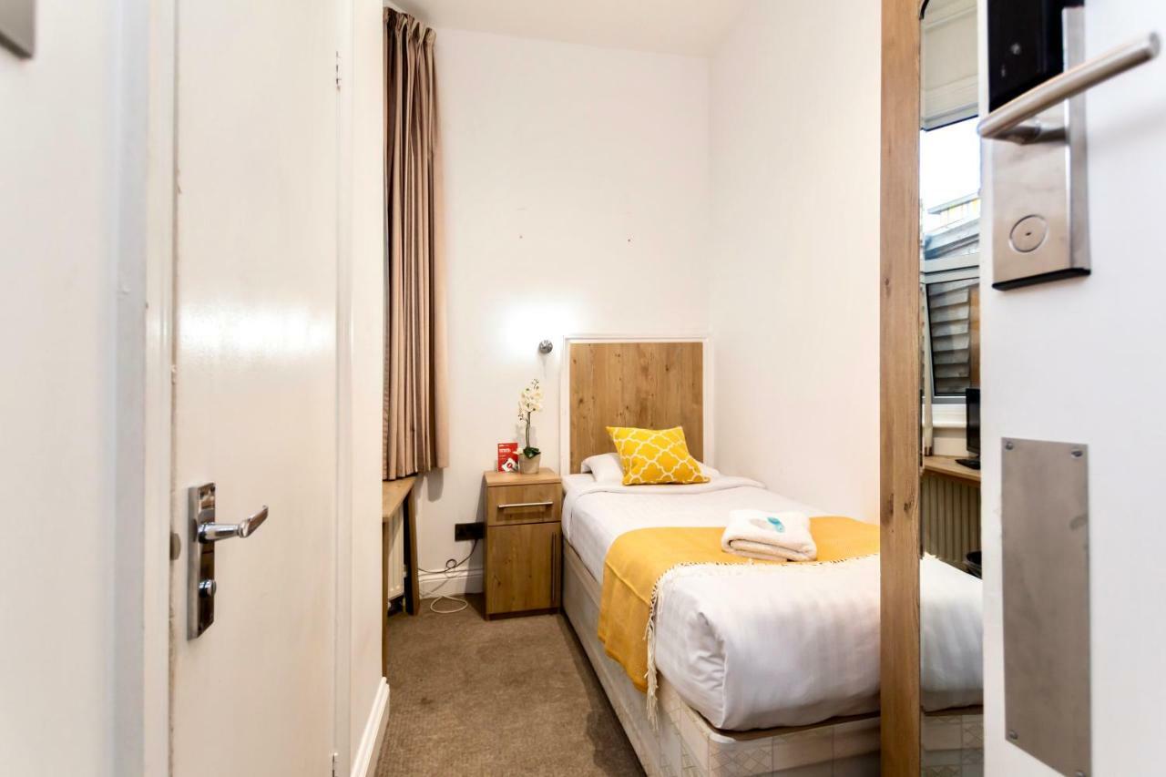 Oyo Tamtam Acton Hotel Londres Exterior foto
